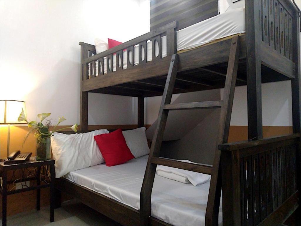 Jil'S Apartelle Tagaytay City Kültér fotó